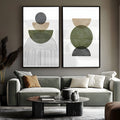 Duas telas com círculos, semicírculos e arcos em verde, bege e cinza sobre fundo branco, quadro decorativo