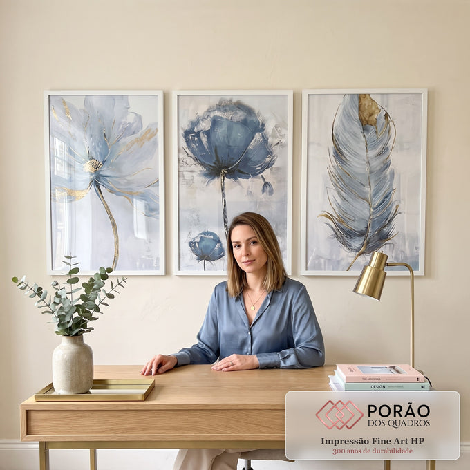 Quadro Decorativo Flores e Penas Azuis: Toque Sereno em escritorio moderno - quadros decorativos para sala