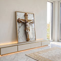 Quadro Decorativo A Cruz Do Senhor Inspiração e Elegância em ambiente decorado - quadros decorativos para sala