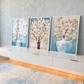 Quadro Decorativo Serenidade Azul Pastel: Flores e Árvores em ambiente decorado - quadros decorativos para sala