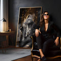 Gorila de terno preto e gravata sentado em trono dourado ornamentado, quadro decorativo