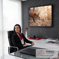 Quadro Decorativo Grande Raposa e Esquilo para Sala Laranja | quadros decorativos | raposa vermelha farejando um esquilo cinza sobre folhas secas de outono | em ambiente 2 | Porao dos Quadros