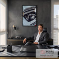 Motor de Porsche clássico em fibra de carbono com capô aberto e dobradiças douradas, quadro decorativo