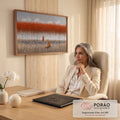 Raposa sentada no campo dourado com bando de pássaros e árvores de copa vermelha ao fundo, quadro decorativo