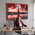 Quadro Decorativo Grande Torre Eiffel Vermelho para Sala | quadros decorativos | Torre Eiffel ao entardecer emoldurada por folhas vermelhas refletida no rio | em ambiente 2 | Porao dos Quadros
