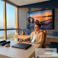 Quadro Decorativo Grande Corrente de Ferro para Sala Laranja | quadros decorativos | corrente enferrujada em primeiro plano com pôr do sol refletido no mar ao fundo | em ambiente 2 | Porao dos Quadros