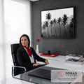 Quadro Decorativo Grande Coqueiros em Silhueta para Sala | quadros decorativos | coqueiros em silhueta preto e branco com floresta coberta de neblina ao fundo | em ambiente 2 | Porao dos Quadros