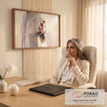 Quadro Decorativo Grande Mão Estendida de Jesus para Sala | quadros decorativos | mão estendida de figura em túnica branca com marca de ferimento na palma | em ambiente 2 | Porao dos Quadros