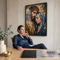 Quadro Decorativo Grande Jesus e Maria em Lágrimas para Sala | quadros decorativos | Jesus com coroa de espinhos encostando o rosto em Nossa Senhora chorando, fundo dourado | em ambiente 2 | Porao dos Quadros