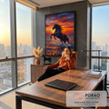 Cavalo preto empinado nas ondas do mar sob pôr do sol laranja em pintura a óleo, quadro decorativo