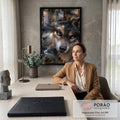 Quadro Decorativo Lobo de Olhos Dourados na Floresta | quadros decorativos | close-up de lobo com olhos amarelo-esverdeados e pelagem em tons de cinza e dourado | em Quadros para Escritorio | Porao dos Quadros