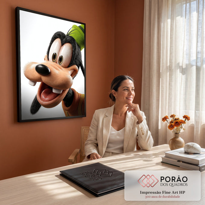 Cachorro de desenho animado em 3D realista sorrindo, com chapéu verde e fundo branco, quadro decorativo