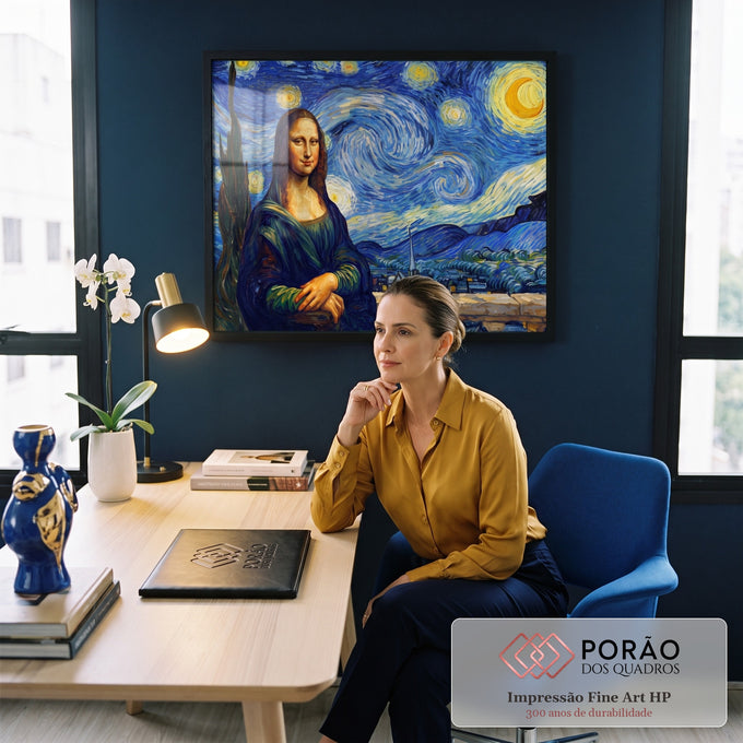Mona Lisa pintada no estilo Van Gogh diante do céu da Noite Estrelada com lua e cipreste, quadro decorativo