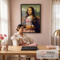 Quadro Decorativo Grande Mona Lisa para Sala Rosa | quadros decorativos | Mona Lisa segurando poodle branco com orelhas rosa e roupa de renda | em ambiente 2 | Porao dos Quadros