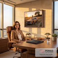Quadro Decorativo Grande Mulher e Carro para Sala Laranja | quadros decorativos | mulher encostada em carro antigo enferrujado durante pôr do sol no campo | em ambiente 2 | Porao dos Quadros