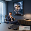 Quadro Decorativo Grande Crucificação de Jesus para Sala | quadros decorativos | Jesus crucificado com luz solar e relâmpago em céu tempestuoso dramático | em ambiente 2 | Porao dos Quadros