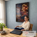 Quadro Decorativo Grande Jesus Velando o Sono para Sala Azul | quadros decorativos | Jesus com halo dourado ao lado de família adormecida em sala aconchegante durante chuva noturna | em ambiente 2 | Porao dos Quadros