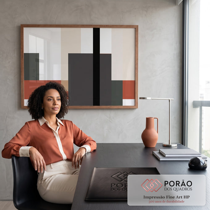 Abstrato geométrico com blocos cinza, terracota e verde musgo cortados por faixa preta, quadro decorativo