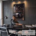 Quadro Decorativo Grande Carro Esportivo para Sala Preto | quadros decorativos | carro esportivo preto com listras brancas em garagem industrial iluminada | em ambiente 2 | Porao dos Quadros