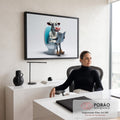 Quadro Decorativo Vaca Engraçada Lendo para Banheiro Branco | quadros decorativos | vaca com óculos e botas lendo revista sentada em vaso sanitário azul e branco | em ambiente 2 | Porao dos Quadros