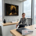 Quadro Decorativo Grande Jesus Luz Divina para Sala Preto | quadros decorativos | Jesus Cristo olhando para cima com auréola dourada em forma de estrela sobre fundo escuro | em ambiente 2 | Porao dos Quadros