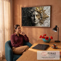 Busto de Apolo dividido em mármore preto e branco com raios e ornamentos dourados, quadro decorativo