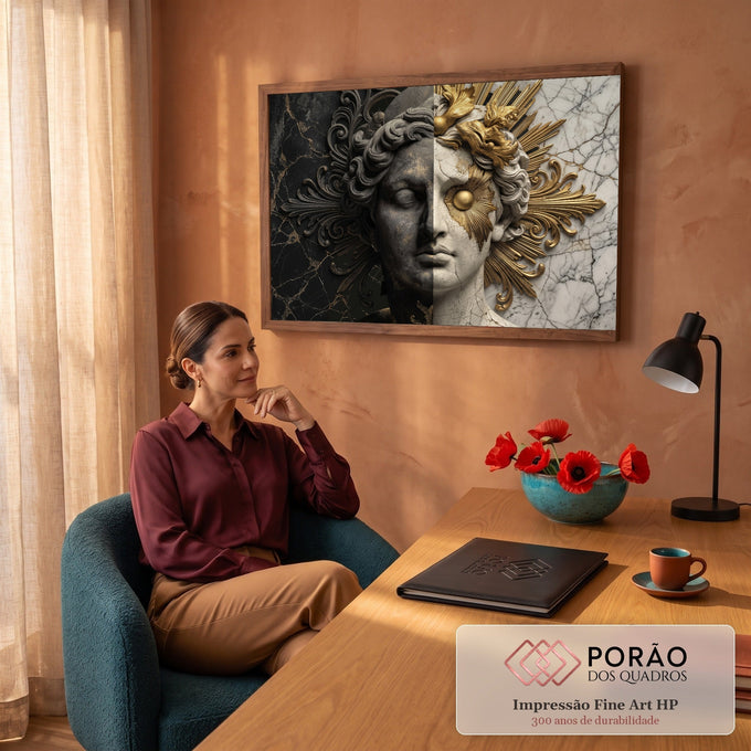 Busto de Apolo dividido em mármore preto e branco com raios e ornamentos dourados, quadro decorativo