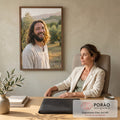 Quadro Decorativo Grande Homem de Jesus para Sala Bege | quadros decorativos | homem de barba sorrindo em túnica bege num olival ao entardecer | em ambiente 2 | Porao dos Quadros