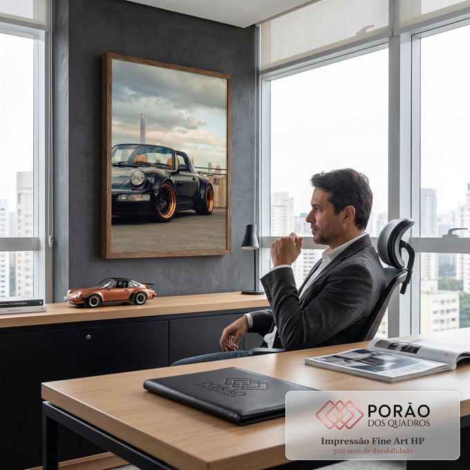 Porsche 911 Targa preto com rodas bronze em terraço com arranha-céus e céu nublado, quadro decorativo