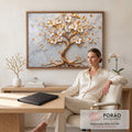 Árvore da vida dourada com flores brancas em relevo e pétalas sobre fundo de mármore, quadro decorativo