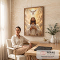 Quadro Decorativo Grande Jesus Cristo Pomba para Sala | quadros decorativos | Jesus Cristo olhando ao céu com mãos sobre o peito e pomba branca em luz dourada | em ambiente 2 | Porao dos Quadros