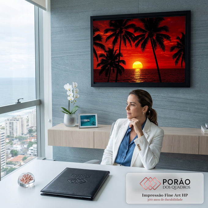 Quadro Decorativo Grande Pôr do Praia para Sala Vermelho | quadros decorativos | silhuetas de palmeiras emoldurando pôr do sol dourado sobre o mar com céu vermelho | em ambiente 2 | Porao dos Quadros