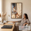 Quadro Decorativo Grande Mulher Lendo para Sala Bege | quadros decorativos | mulher descalça sentada na janela lendo livro vermelho em pintura impasto | em ambiente 2 | Porao dos Quadros