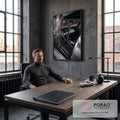 Interior de carro clássico com volante retrô, painel cromado e bancos de couro preto, quadro decorativo