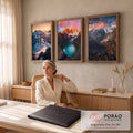 Quadro Decorativo Grande Montanhas Nevadas para Sala Azul | quadros decorativos | tríptico de montanhas nevadas com lago turquesa e céu colorido ao amanhecer | em ambiente 2 | Porao dos Quadros