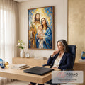 Quadro Decorativo Grande Sagrada Família para Sala Azul | quadros decorativos | Sagrada Família em estilo mosaico azul e dourado com auréolas e lírios brancos | em ambiente 2 | Porao dos Quadros