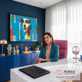 Quadro Decorativo Grande Retrato Pop Art Azul para Sala | quadros decorativos | retrato feminino em efeito meio-tom sobre fundo azul com blocos geométricos coloridos | em ambiente 2 | Porao dos Quadros