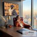 Quadro Decorativo Grande Falcão Peregrino para Sala Dourado | quadros decorativos | falcão peregrino em close com olhar intenso e fundo dourado desfocado | em ambiente 2 | Porao dos Quadros