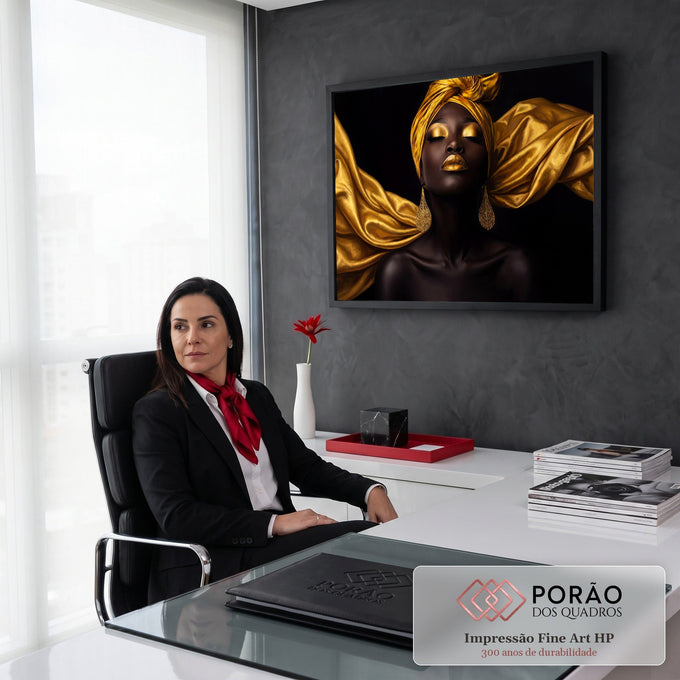 Quadro Decorativo Grande Mulher com Turbante para Sala | quadros decorativos | mulher negra de olhos fechados com turbante e maquiagem dourada sobre fundo preto | em ambiente 2 | Porao dos Quadros