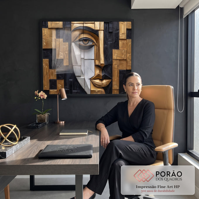 Quadro Decorativo Grande Rosto Cubista para Sala Dourado | quadros decorativos | rosto cubista geométrico em blocos dourados, pretos e brancos com textura de pincelada | em ambiente 2 | Porao dos Quadros