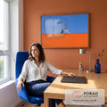 Quadro Decorativo Grande Gato Preto e Gato para Sala Laranja | quadros decorativos | gato preto e gato branco sobre muro laranja com lua crescente no céu azul | em ambiente 2 | Porao dos Quadros