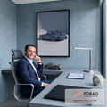 Porsche 911 clássico azul em vista traseira com lanternas vermelhas em fundo cinza, quadro decorativo