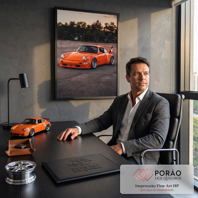 Quadro Decorativo Grande Carro Clássico para Sala | quadros decorativos | carro esportivo laranja rebaixado com aerofólio ao pôr do sol | em ambiente 2 | Porao dos Quadros