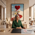Coração vermelho gigante no topo de duna branca com caminho de tecido e figura caminhando, quadro decorativo