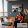 Quadro Decorativo Grande Mulher e Carro para Sala Preto | quadros decorativos | mulher caminhando perto de carro esportivo clássico entre fardos de feno em preto e branco | em ambiente 2 | Porao dos Quadros