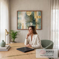 Folhas de palmeira verdes sobre blocos geométricos e sol em folha de ouro, quadro decorativo