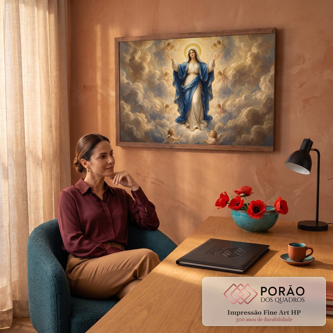 Nossa Senhora de manto azul subindo aos céus entre nuvens douradas e anjos, quadro decorativo