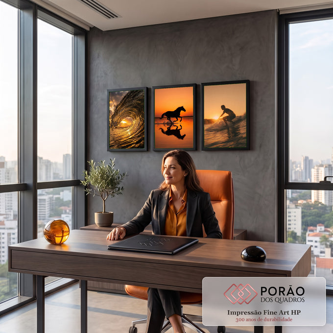 Quadro Decorativo Kit 3 Telas Onda Cavalo para Sala Laranja | quadros decorativos | tríptico com onda, cavalo correndo na água e surfista em silhueta ao pôr do sol | em ambiente 2 | Porao dos Quadros
