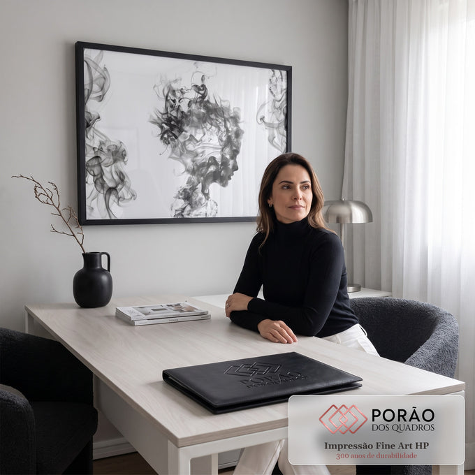 Quadro Decorativo Grande Rosto de Fumaça para Sala Preto | quadros decorativos | perfil de rosto formado por fumaça preta sobre fundo branco | em ambiente 2 | Porao dos Quadros