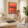 Quadro Decorativo Grande Flamingos em Silhueta para Sala | quadros decorativos | três flamingos em silhueta contra céu laranja de pôr do sol refletidos na água | em ambiente 2 | Porao dos Quadros